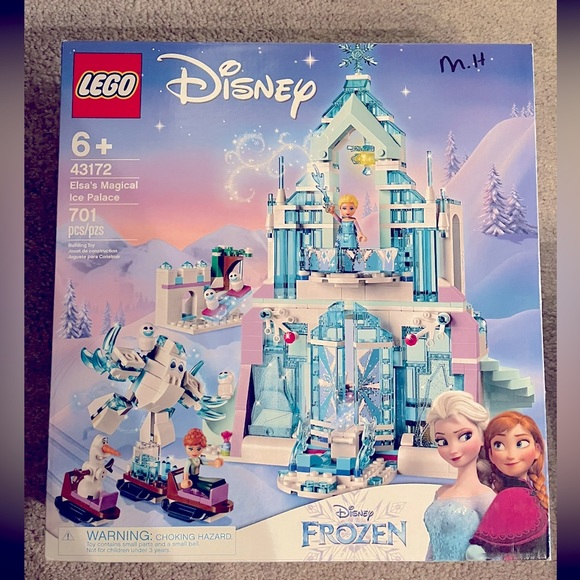 Elsa’s magical Ice Palace Lego Set